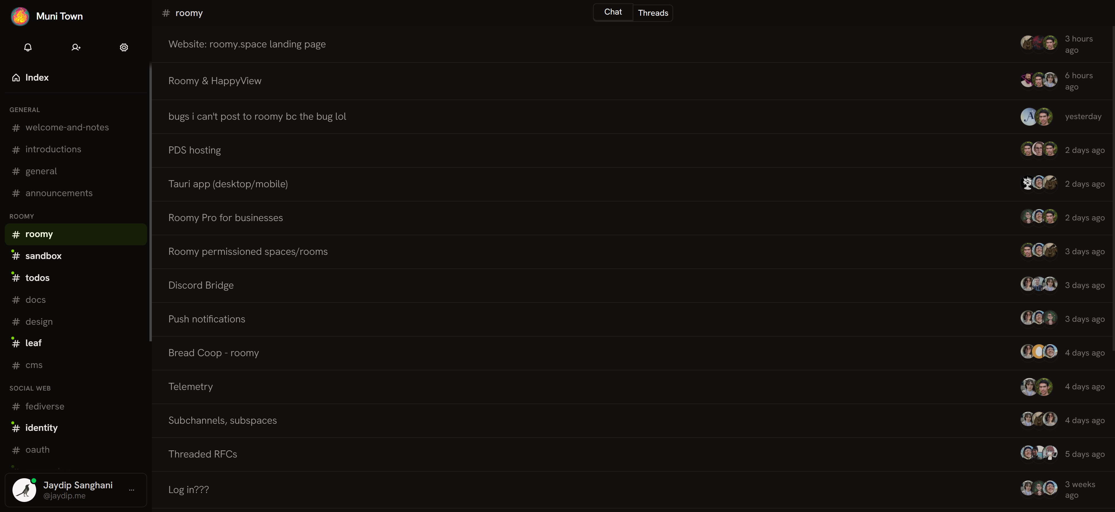 thread interface of roomy. a toggle at top allows quickly switch between chat and threads intuitively.
